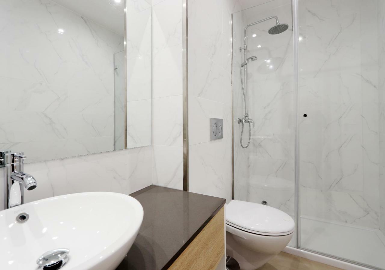 Hm - Living Batalha Square 2 Apartment Porto Luaran gambar